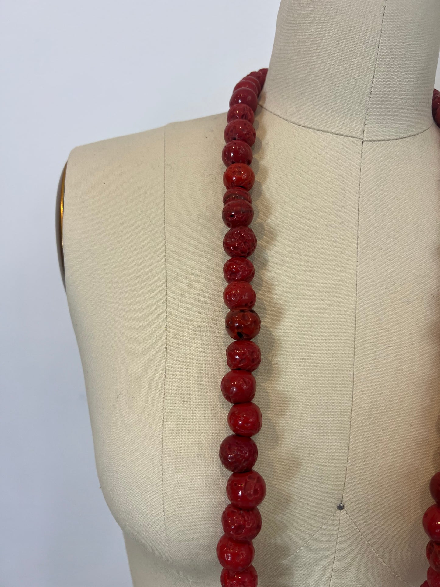 OTHERS. Long red bead necklace