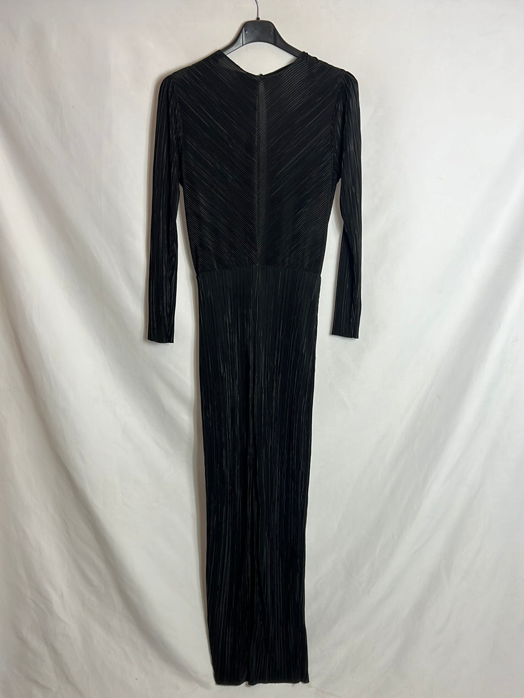 ZARA. Long black pleated dress. TS
