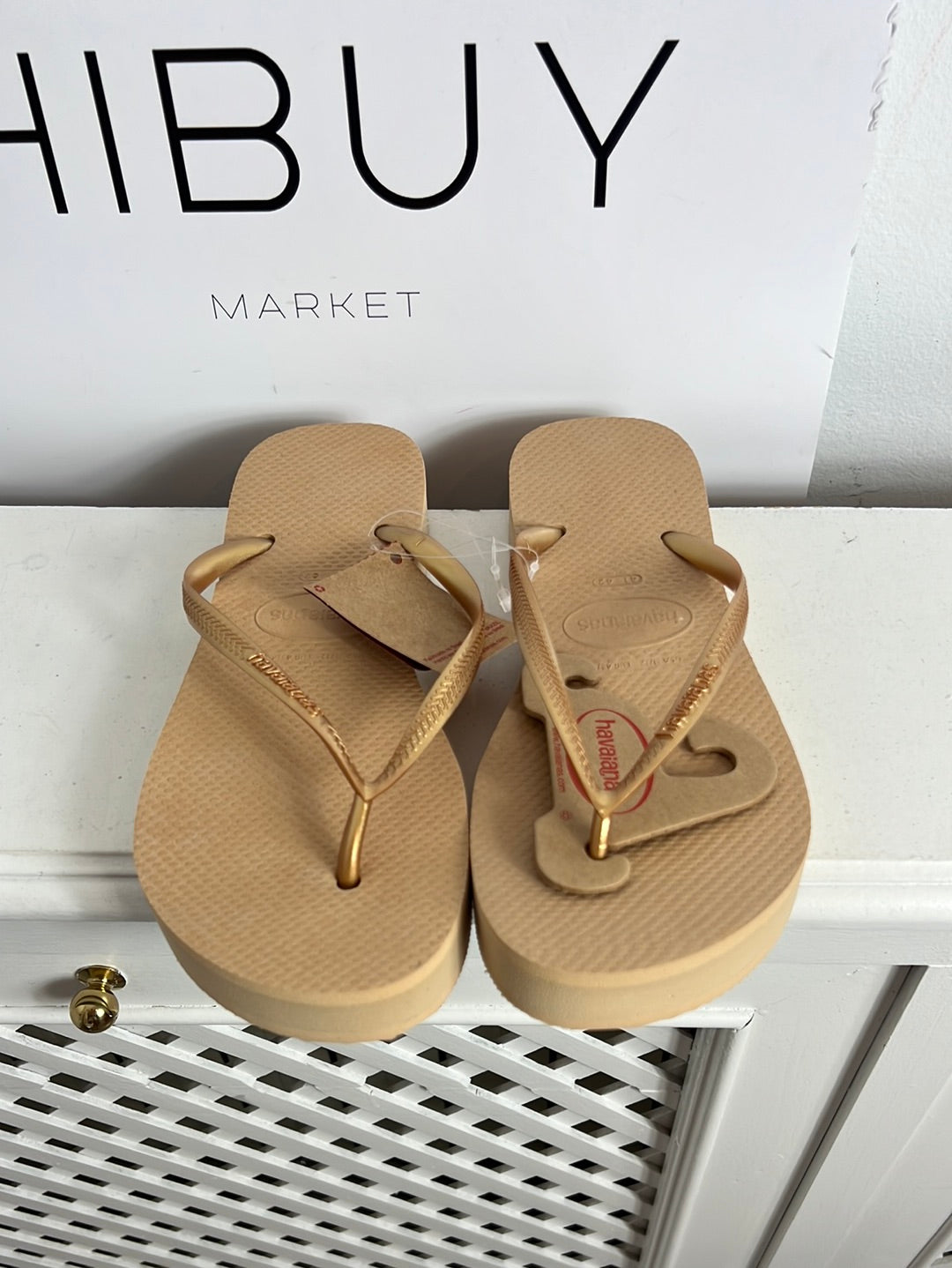 HAVAIANAS. Chanclas doradas suela gruesa. T41-42