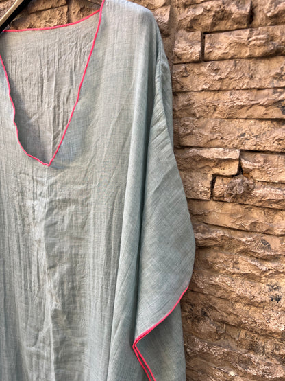 OTRAS. Vestido azul estilo kaftán detalle flúor. TU(s/m)