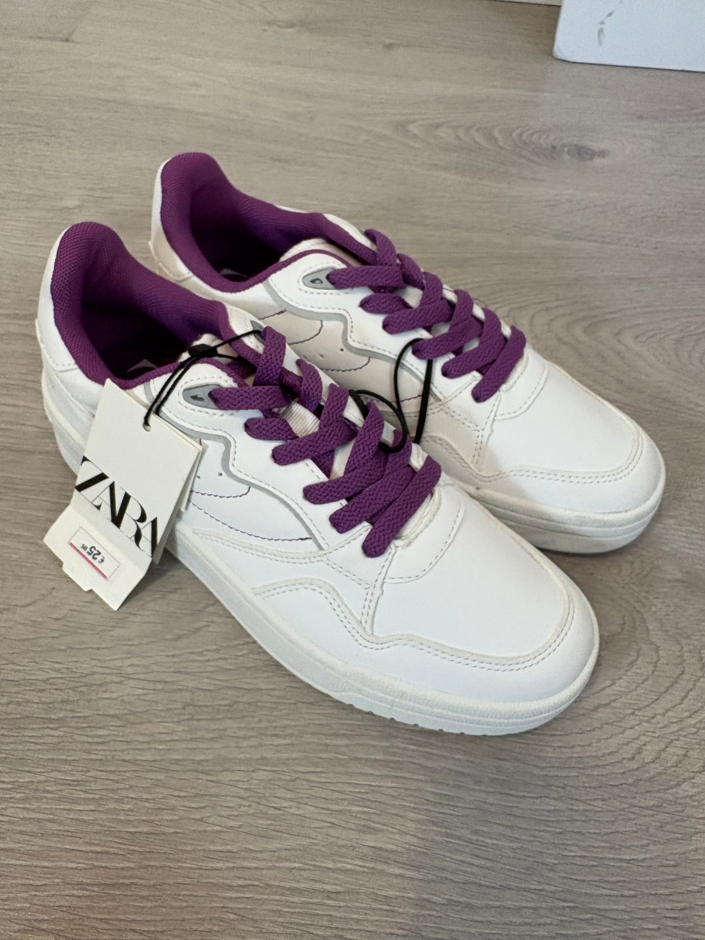 ZARA. White sneakers with purple laces. Size 37