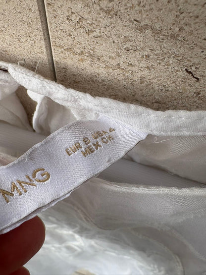 MANGO. Blusa blanca bordados