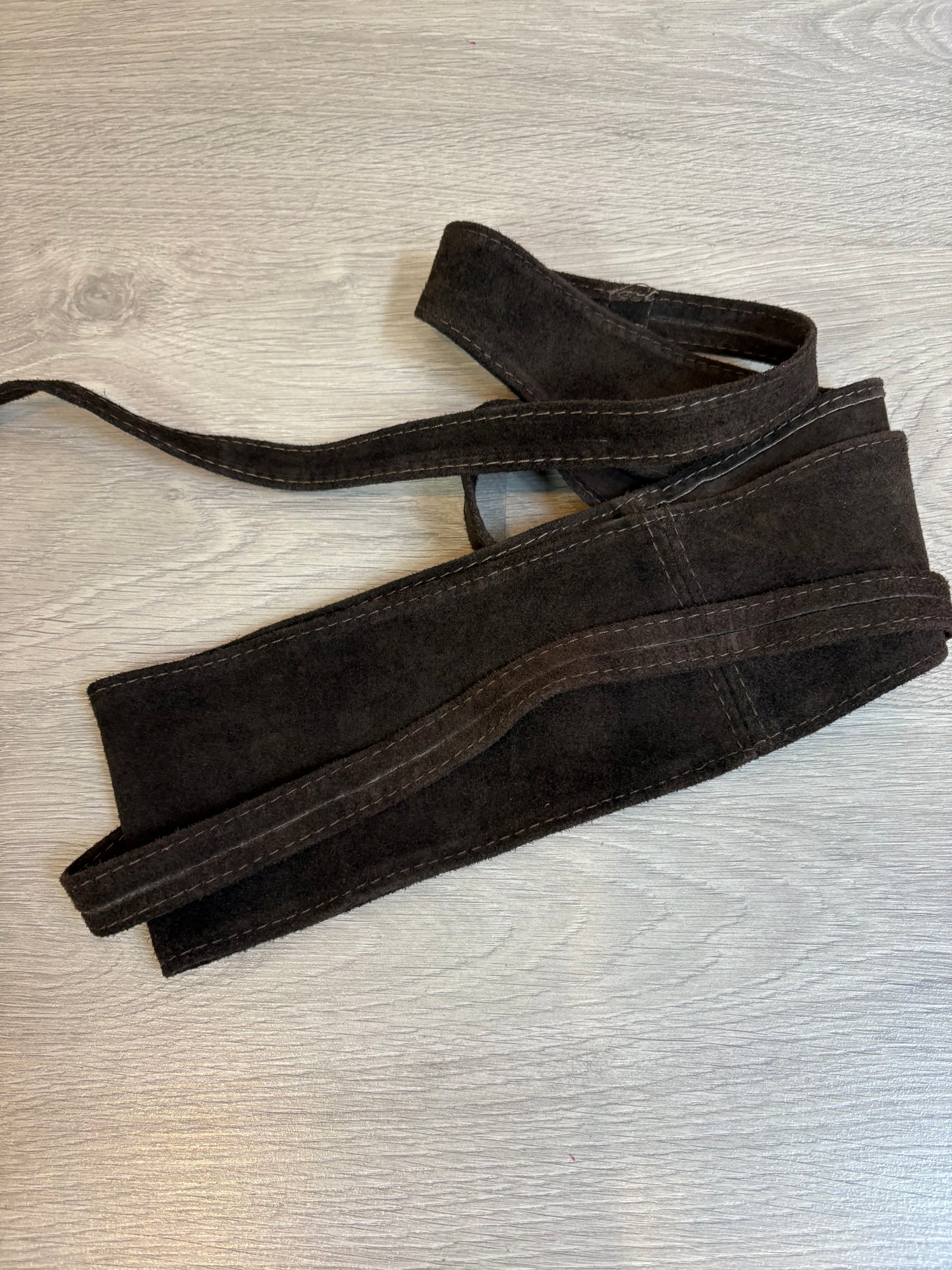 OTRAS. Cinturón fajín  marrón piel ajustable