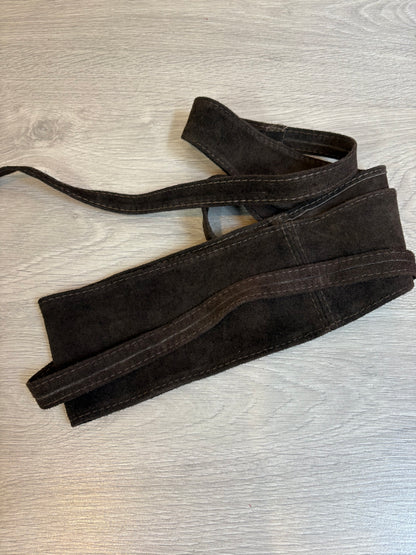 OTRAS. Cinturón fajín  marrón piel ajustable