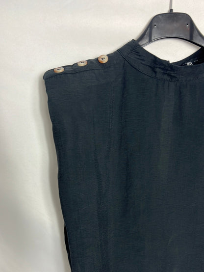 ZARA. Top negro fluido hombreras. T S