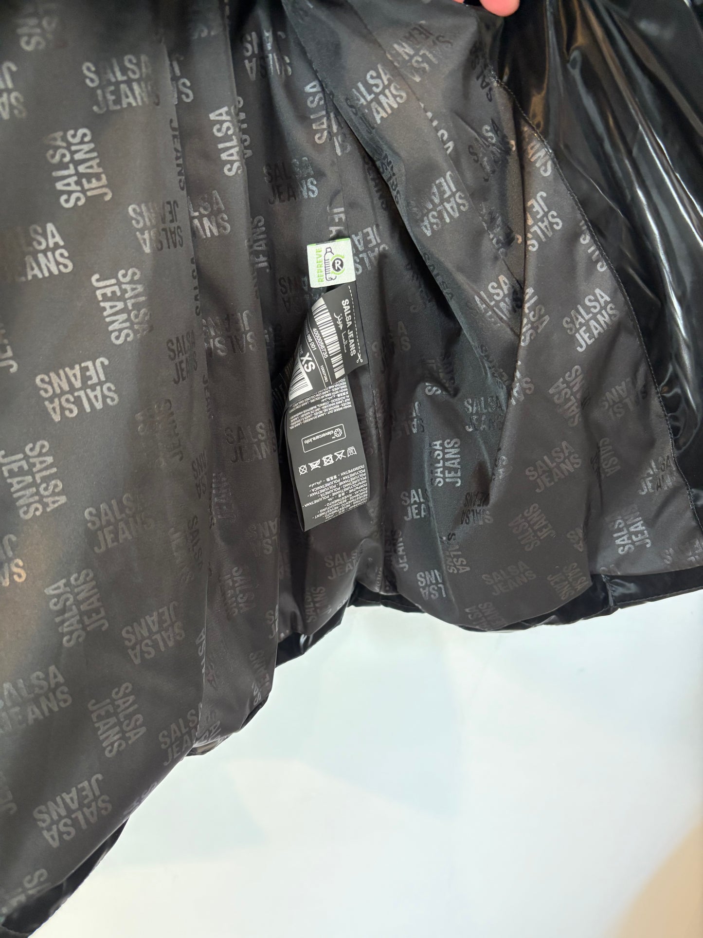 SALSA JEANS. Abrigo acolchado negro textura