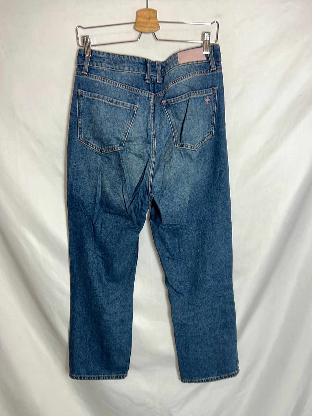Cropped straight denim. Size 38