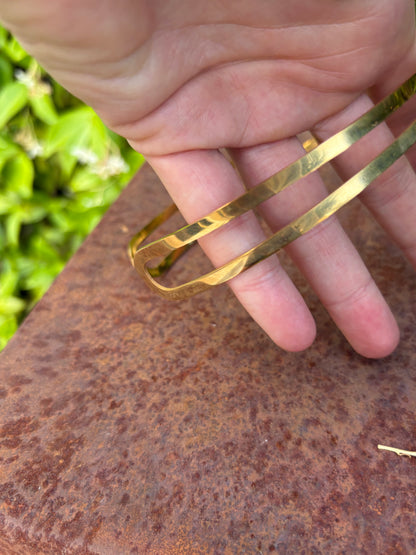 OTRAS. Choquer dorado ajustable