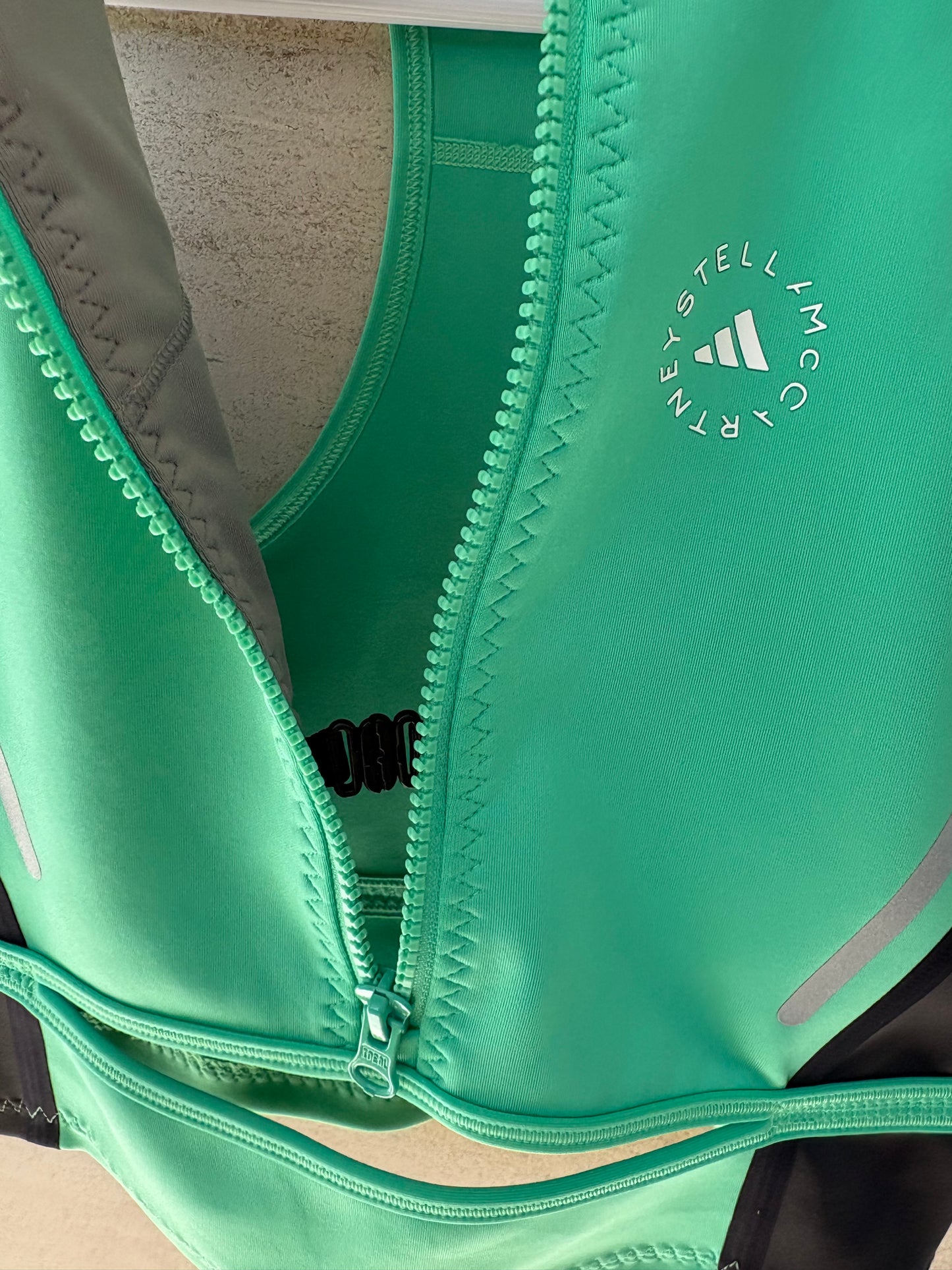 ADIDAS x STELLA McCARTNEY. Conjunto verde top y malla corta. T S