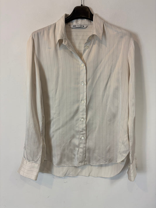 ZARA. Blusa satinada rayas