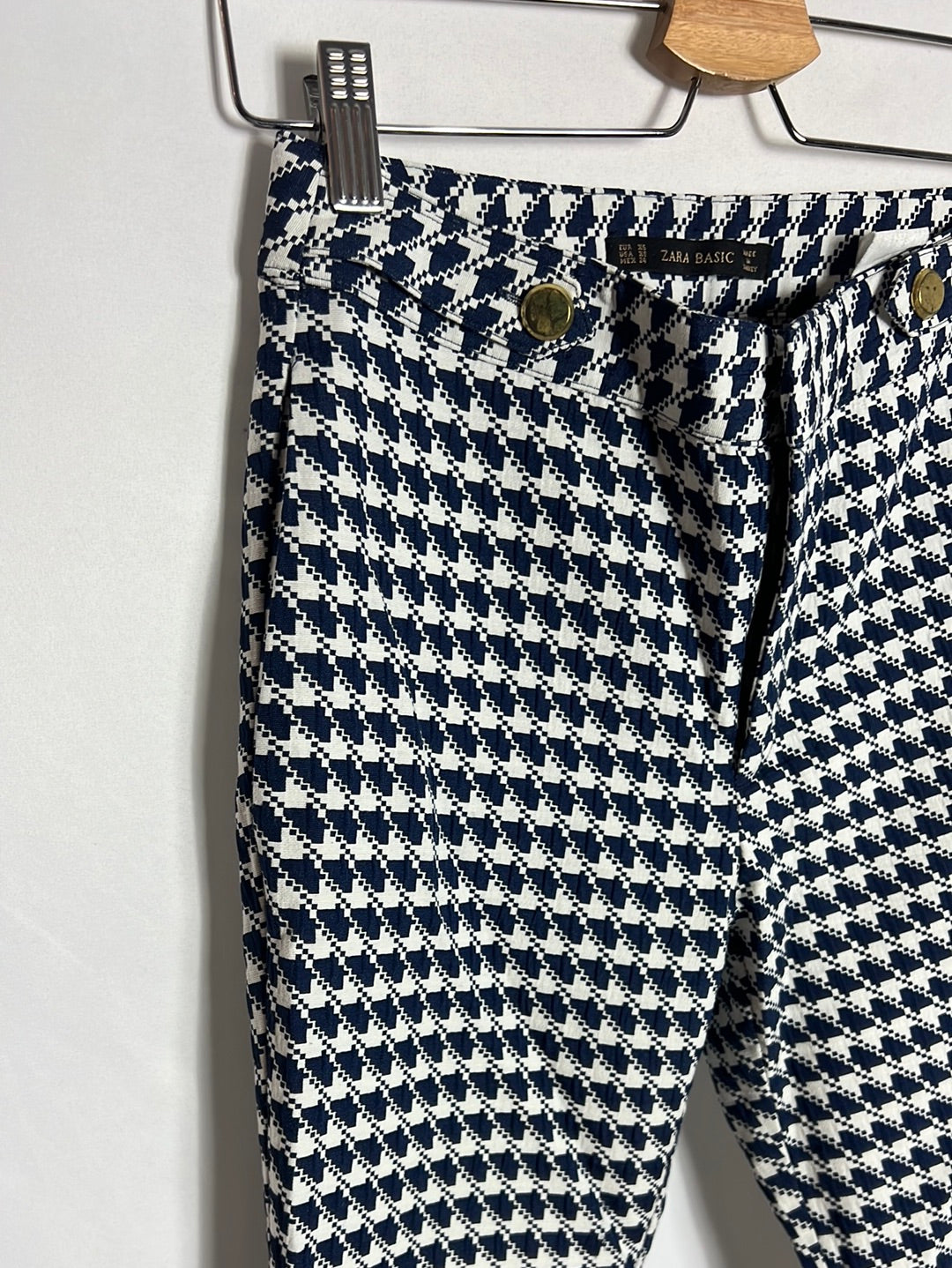 ZARA. Blue and white printed trousers. Size XS