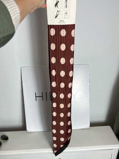 MANGO. Pañuelo multiusos marrón plisado lunares. TU