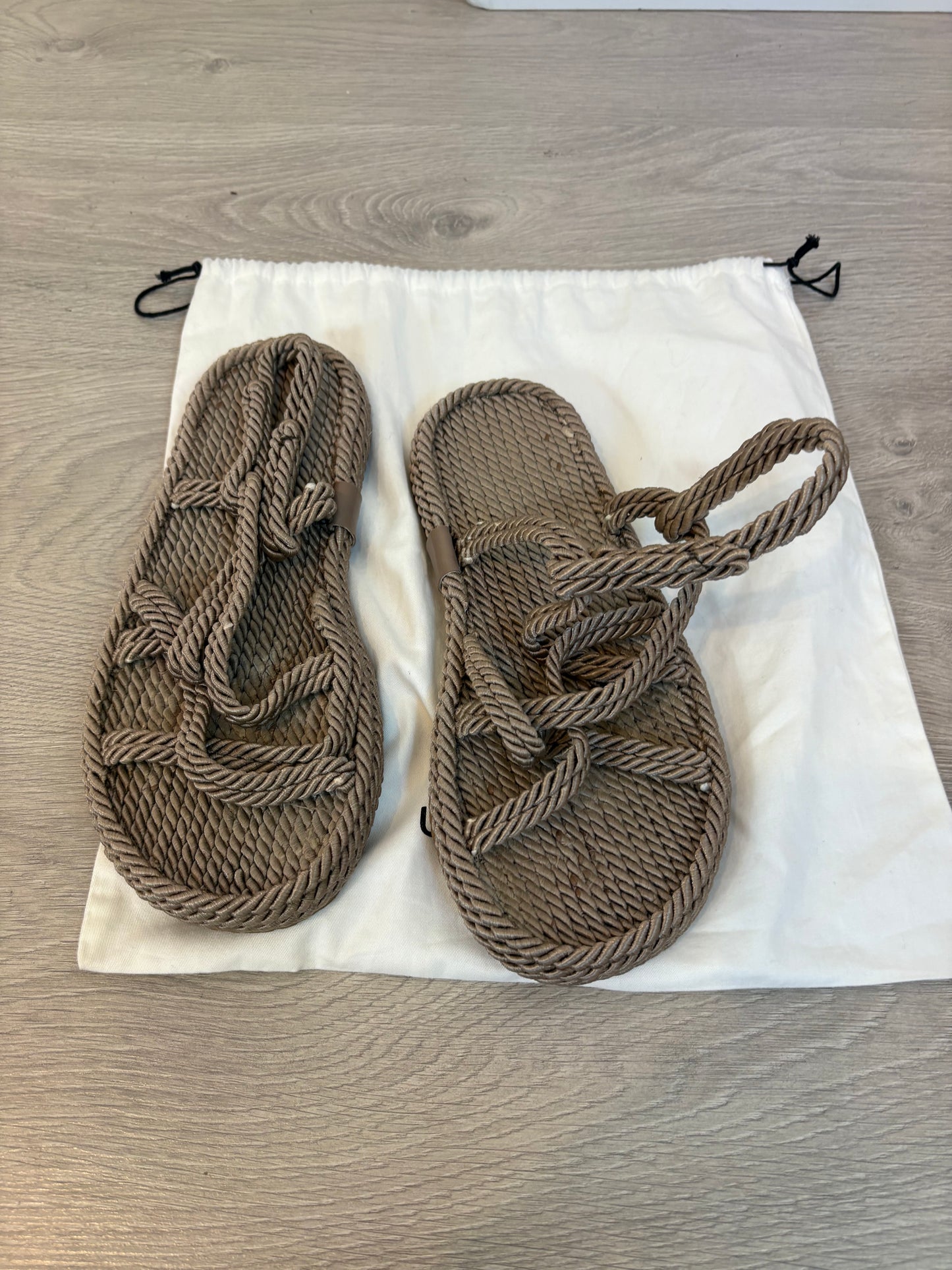 OTRAS. Sandalia plana gladiador. T 40