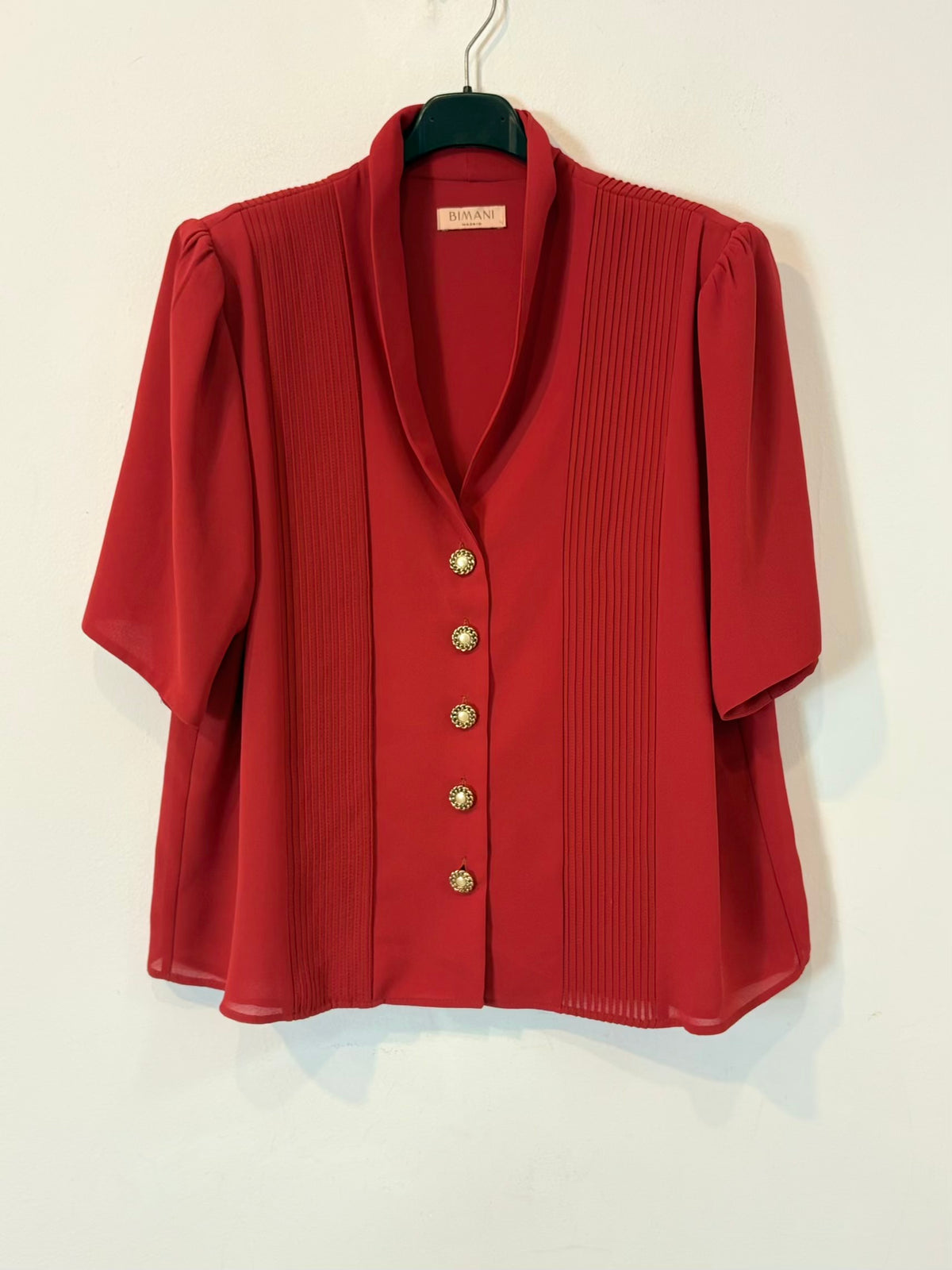 BIMANI. Blusa roja botones y hombreras
