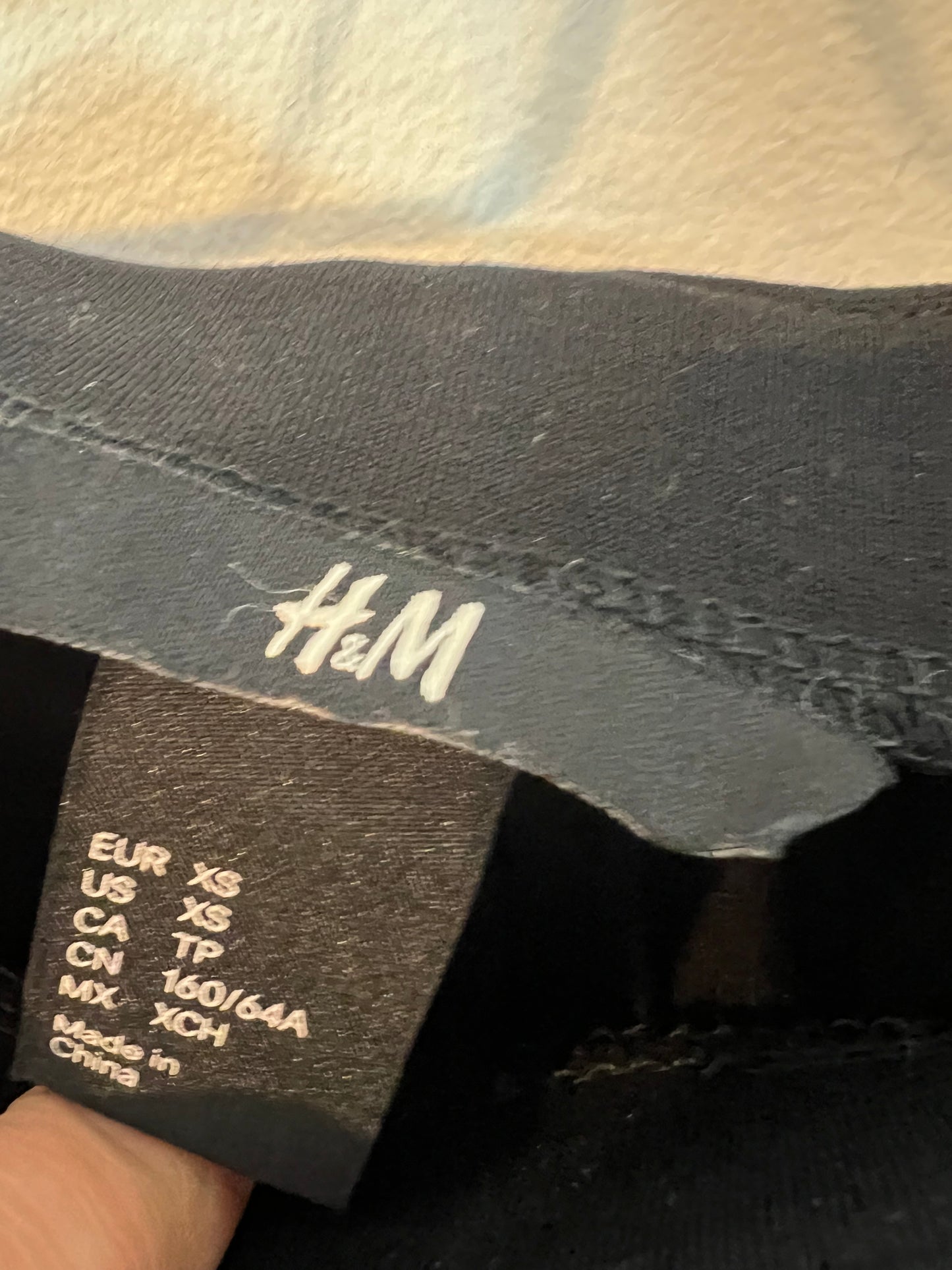 H&M. Falda tubo elástica abalorios. T XS