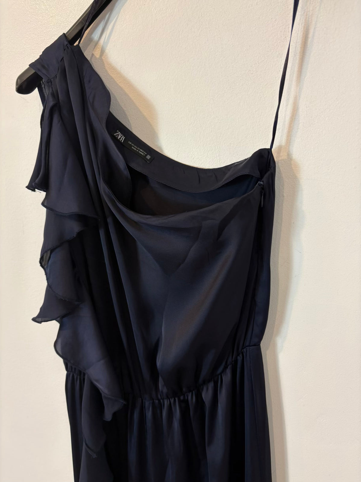 ZARA. Mono largo azul asimetrico