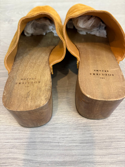 SÉZANE. Zueco camel piel