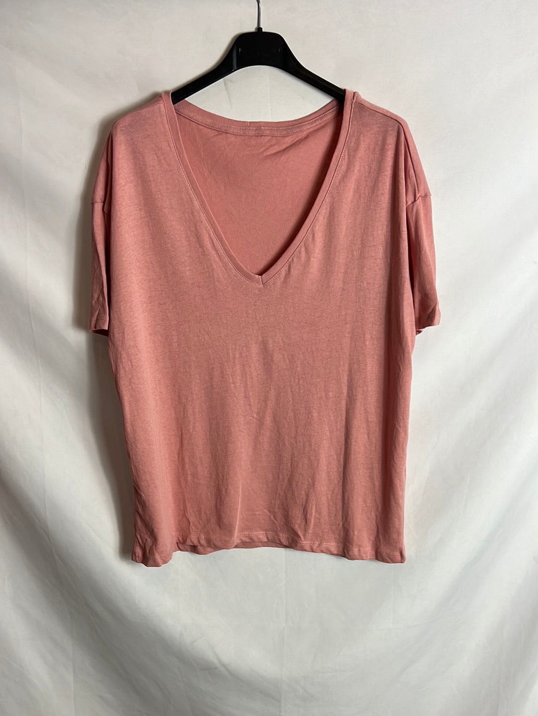 OTHERS. Pink V-neck T-shirt. TM