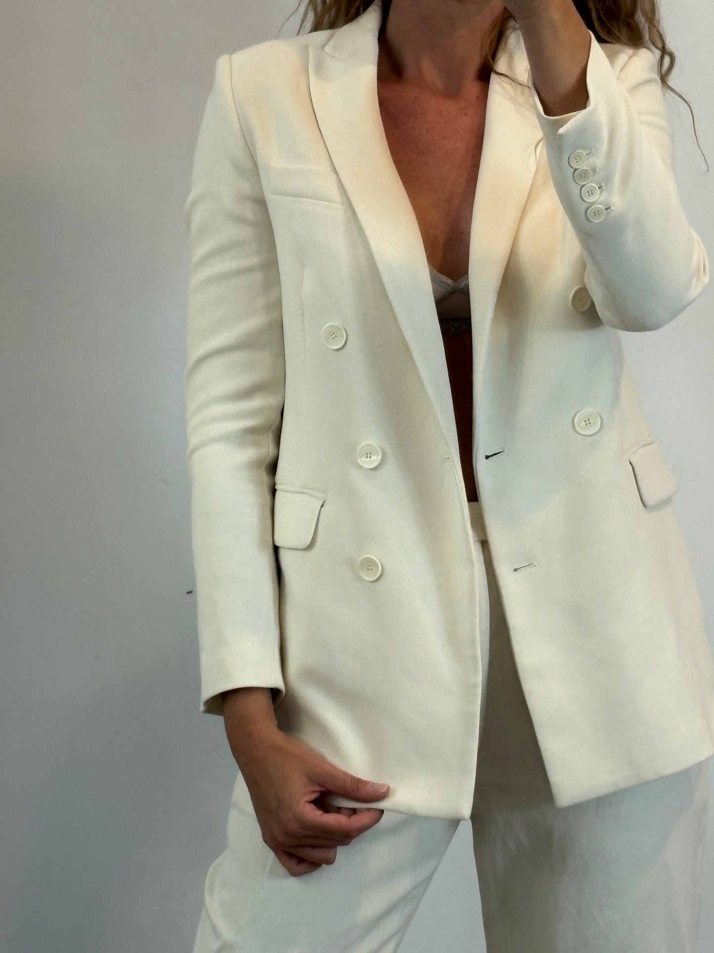 ZARA. Blazer fluida color crudo