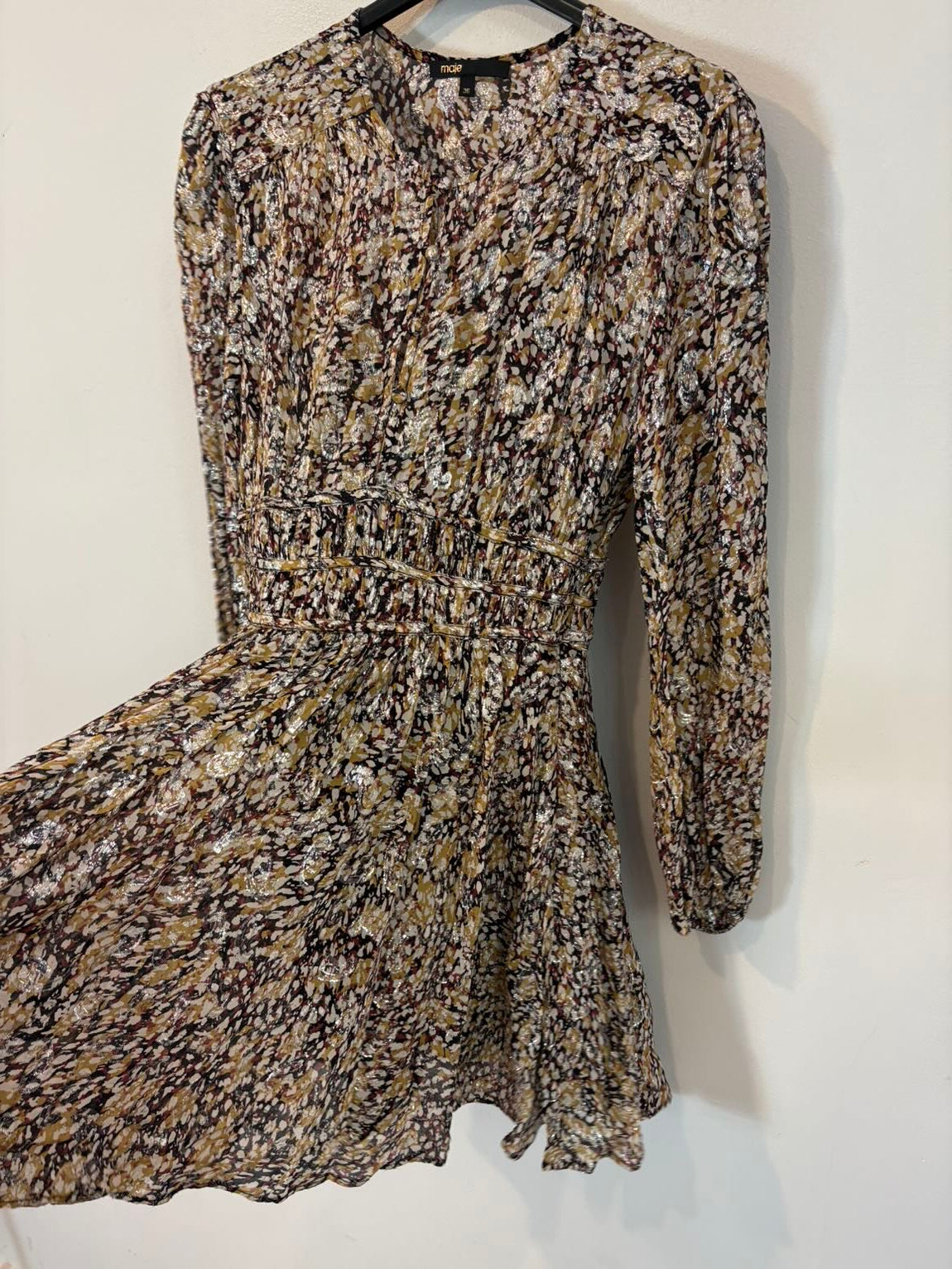 MAJE. Vestido corto estampado vuelo