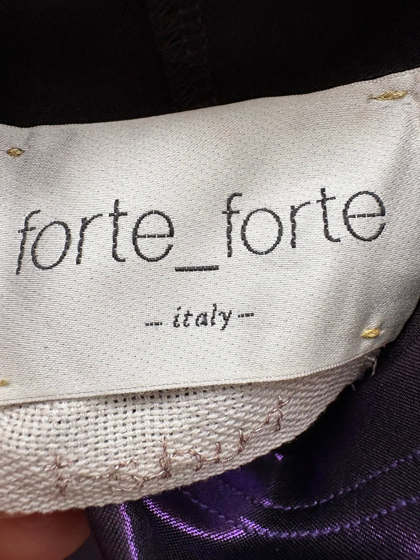 FORTE FORTE. Top morado metalizado