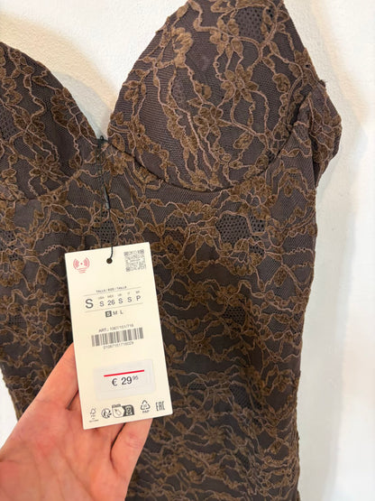 ZARA. Vestido corto entallado encaje