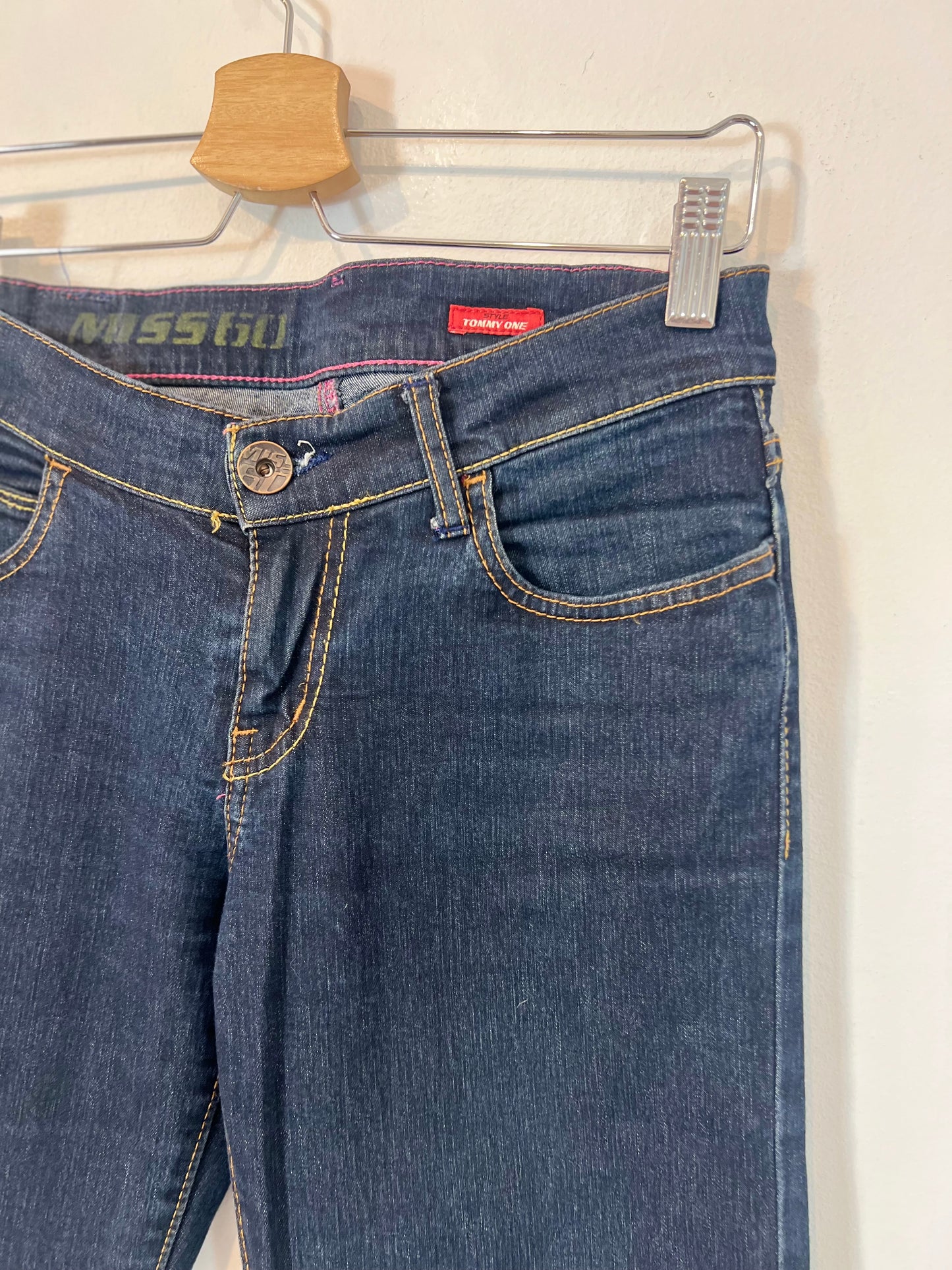 MISS SIXTY. Pantalón denim campana T.2(36)