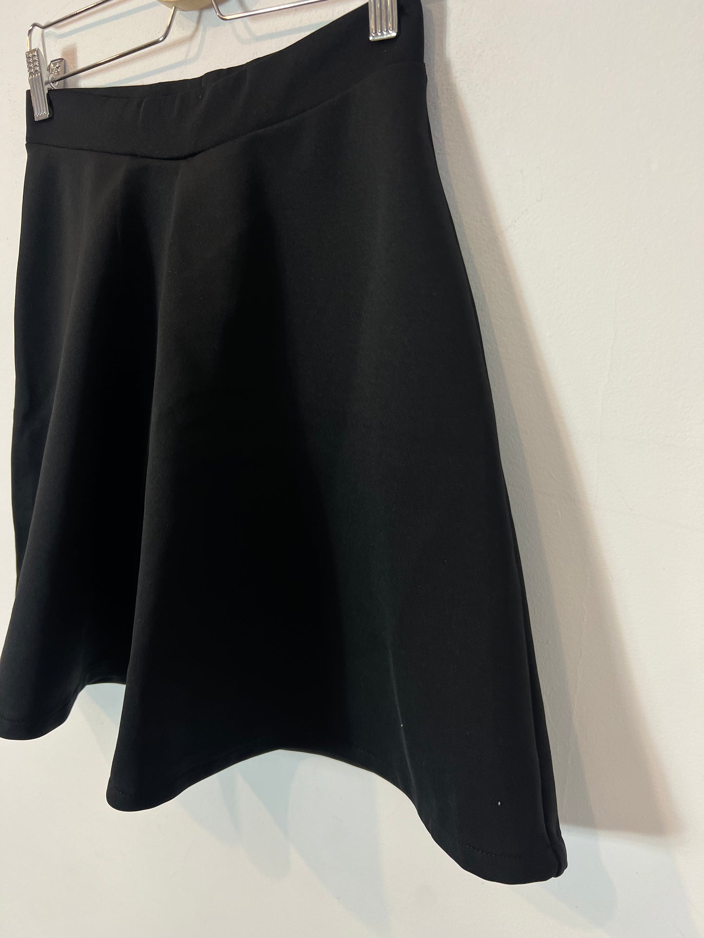 LEFTIES. Falda corta negra neopreno  T.m