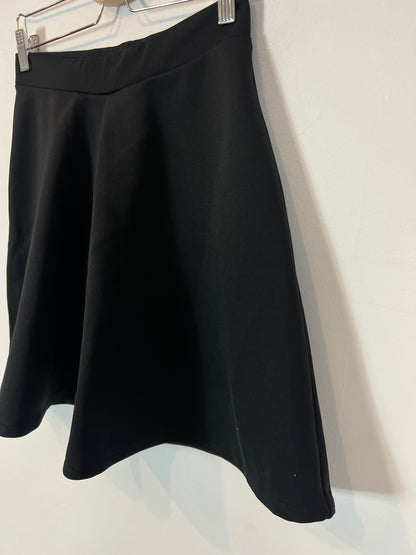 LEFTIES. Falda corta negra neopreno  T.m