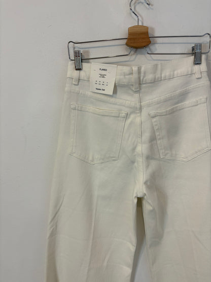 MASSIMO DUTTI. Denim blanco pata ancha