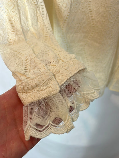 CERISE BLUE. Blusa encaje beige claro. T S