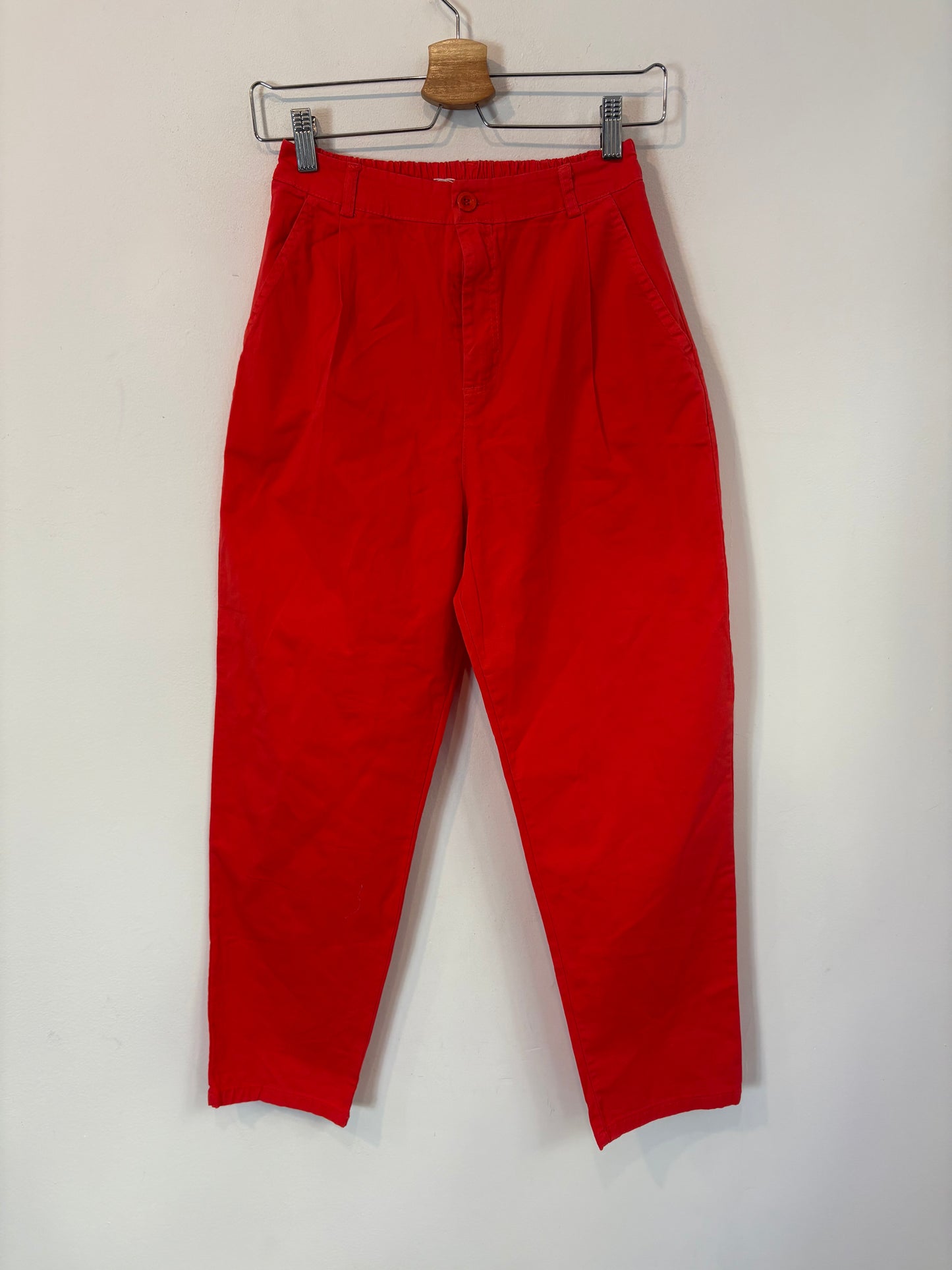 ZEROASSOLUTO. Pantalón pinzas rojo. T S