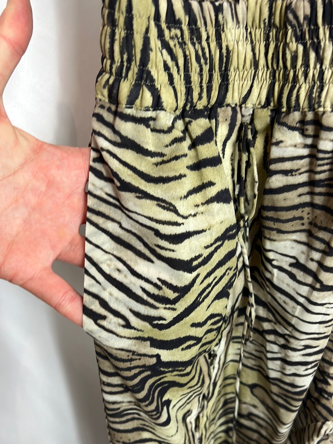 IRO. Mono fluido seda animal print. T 2(M)
