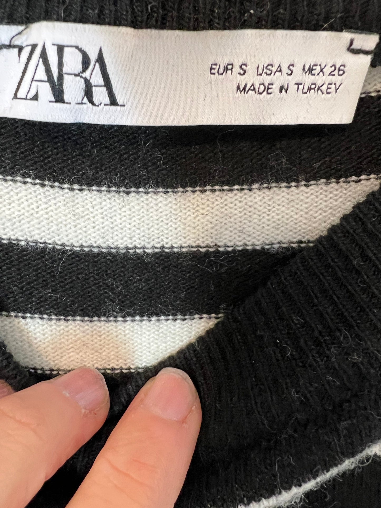 ZARA. Jersey rayas blanco y negros con lana. T S