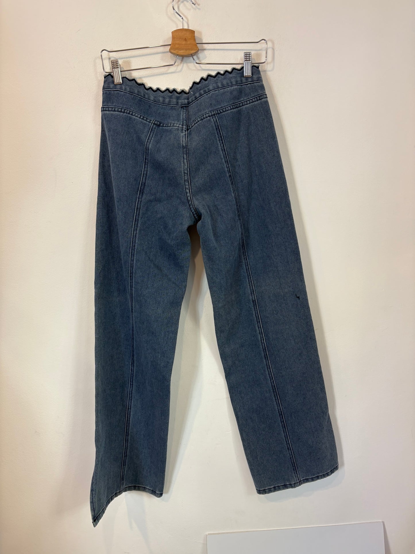 NÍCOLI. Denim recto detalle cintura