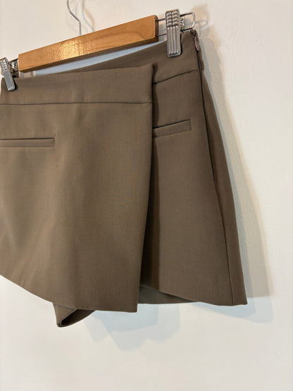 ZARA. Falda pantalón gris verdoso. T XS