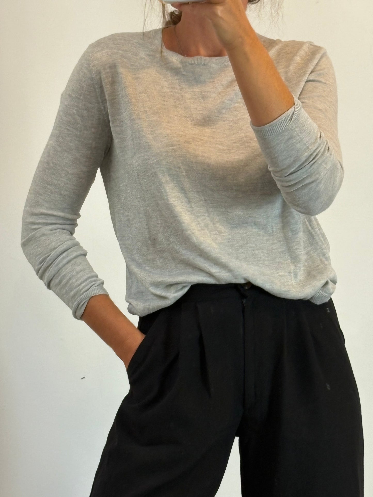 ZARA. Thin gray sweater. TL