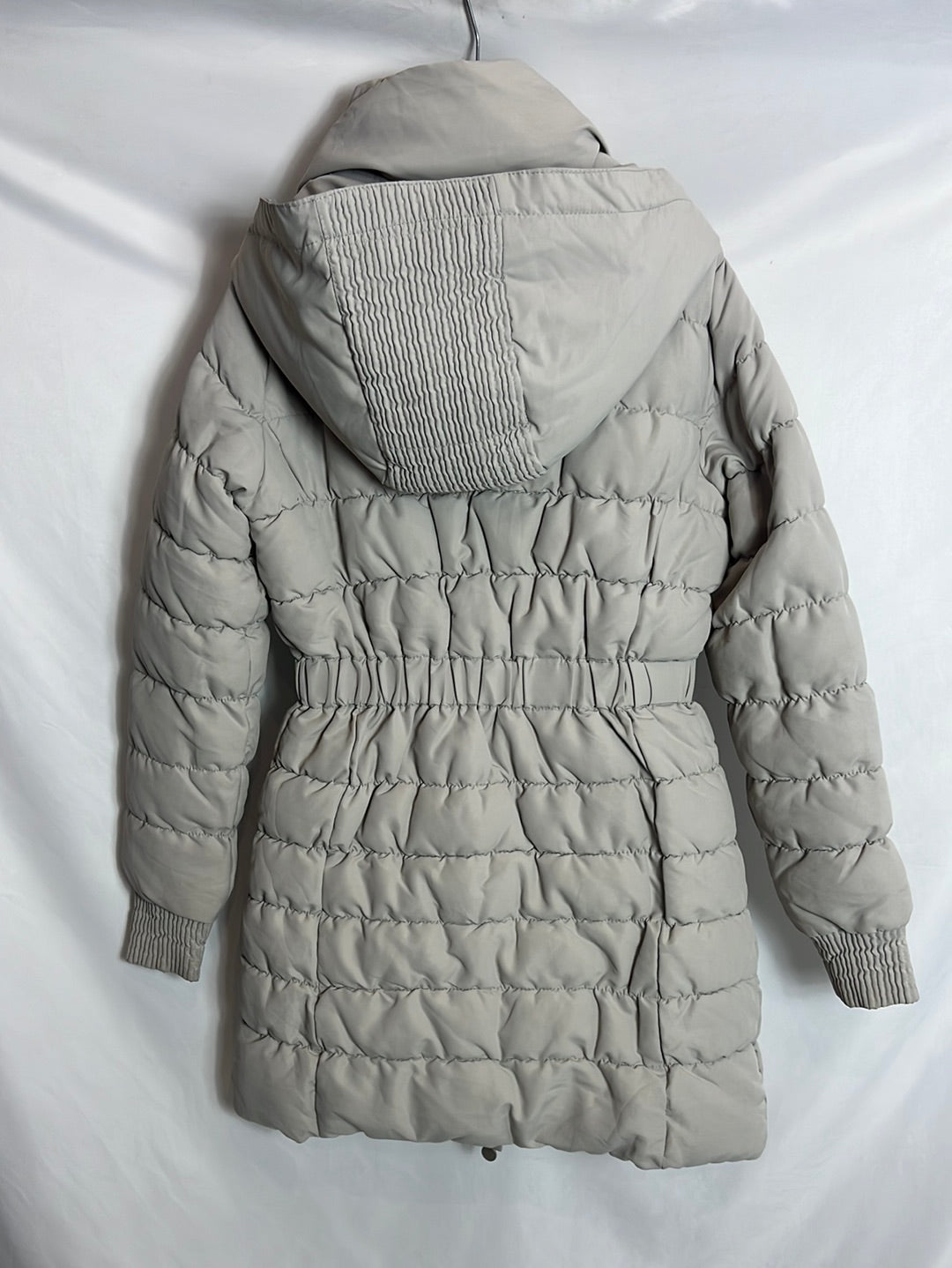 JEANSWEAR. Beige/gray feathers hood. TS (M)