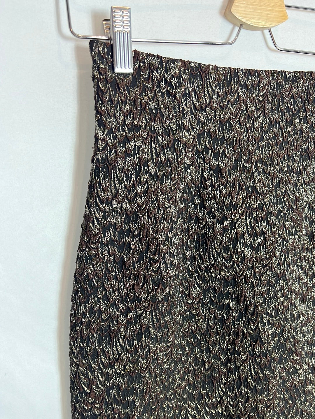 CORTANA. Textured midi pencil skirt. Size 38