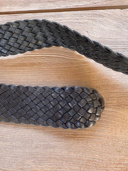 MASSIMO DUTTI. Cinturón negro trenzado
