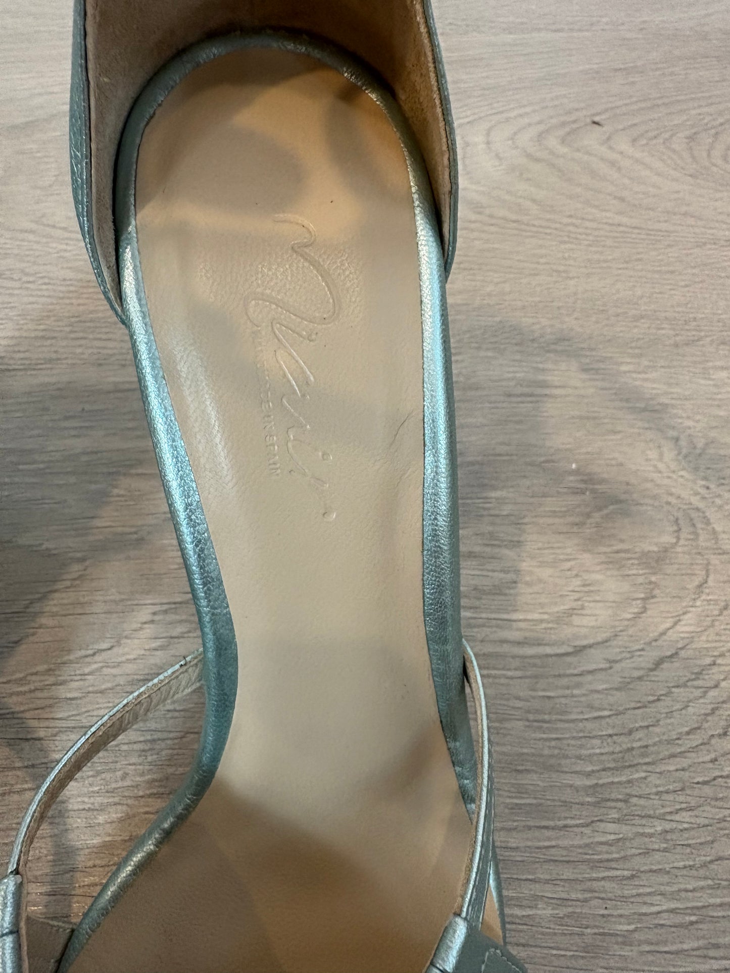 MICUIR. Sandalia azul metalizada. T 40