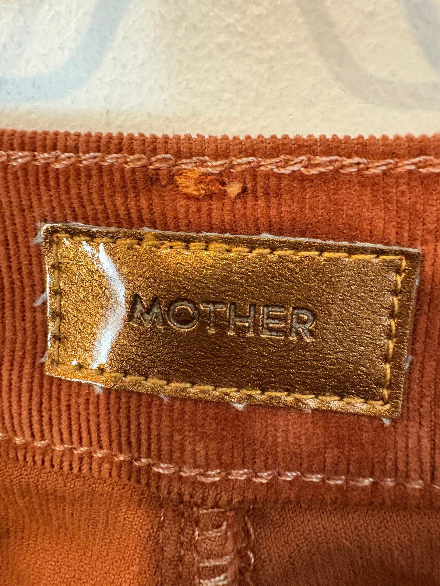 MOTHER. Pantalón teja textura