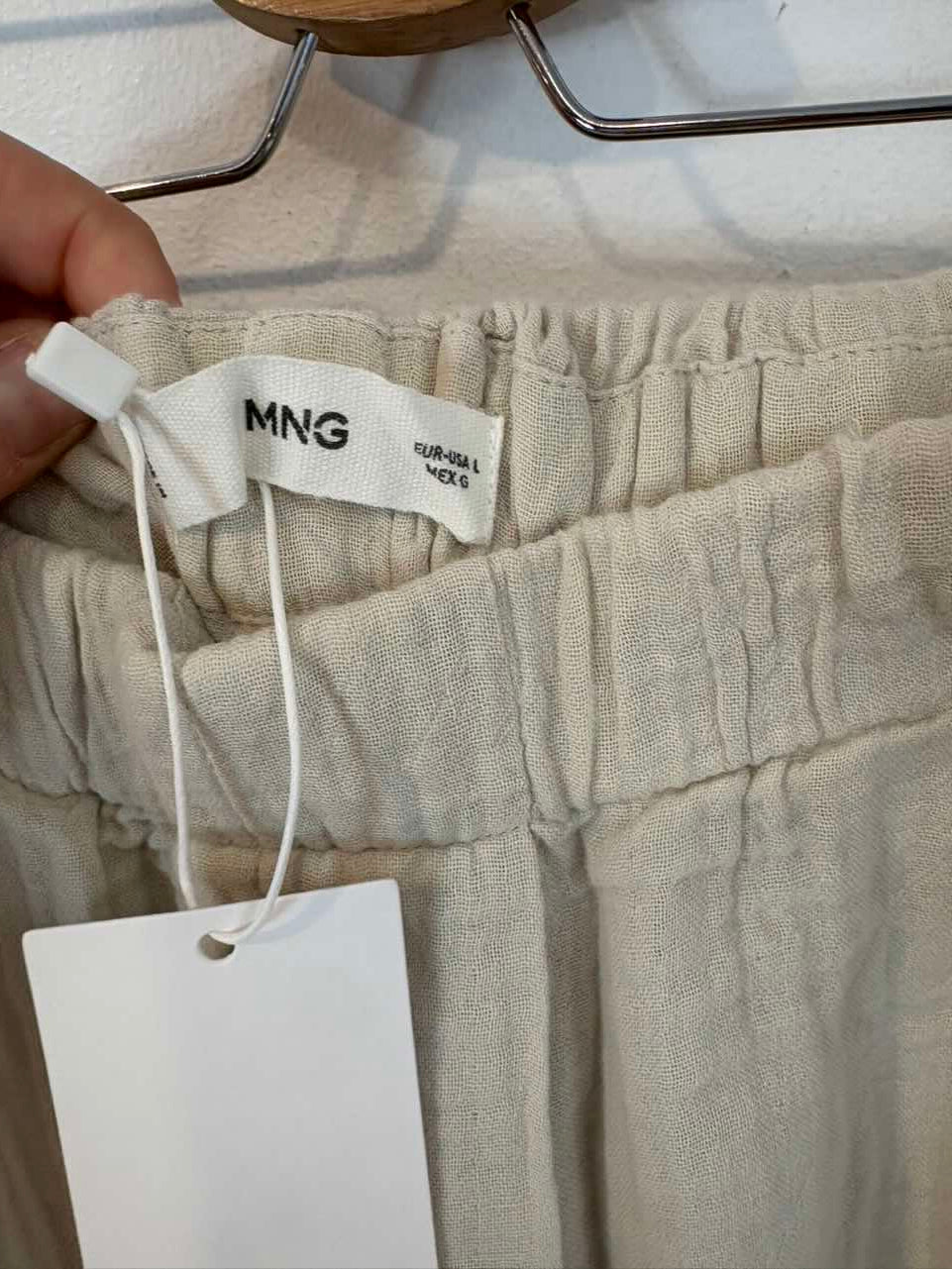 MANGO. Total look beige algodón