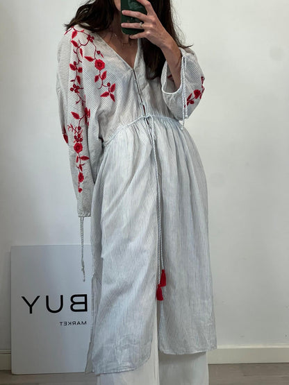 ZARA. kimono rayas y flores bordadas