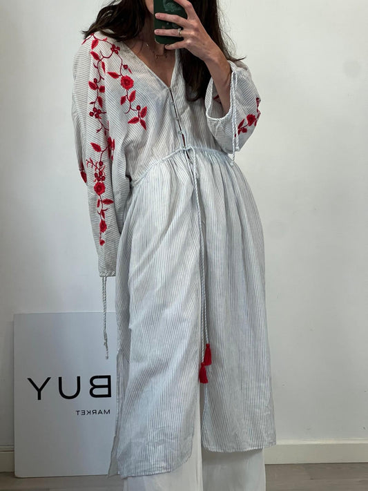 ZARA. kimono rayas y flores bordadas