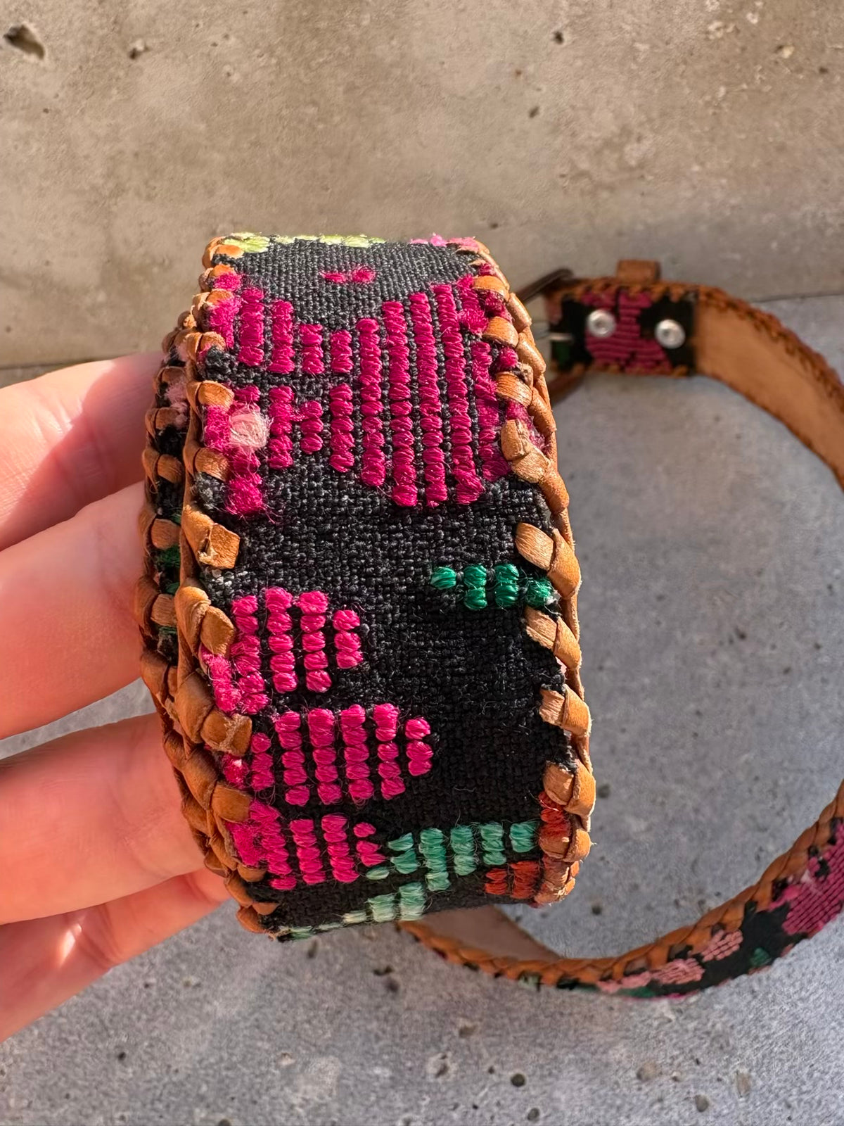 Cinturón piel bordados