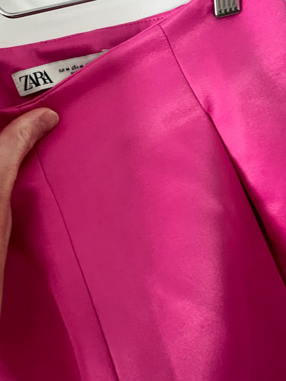 ZARA. Pantalón rosa raso