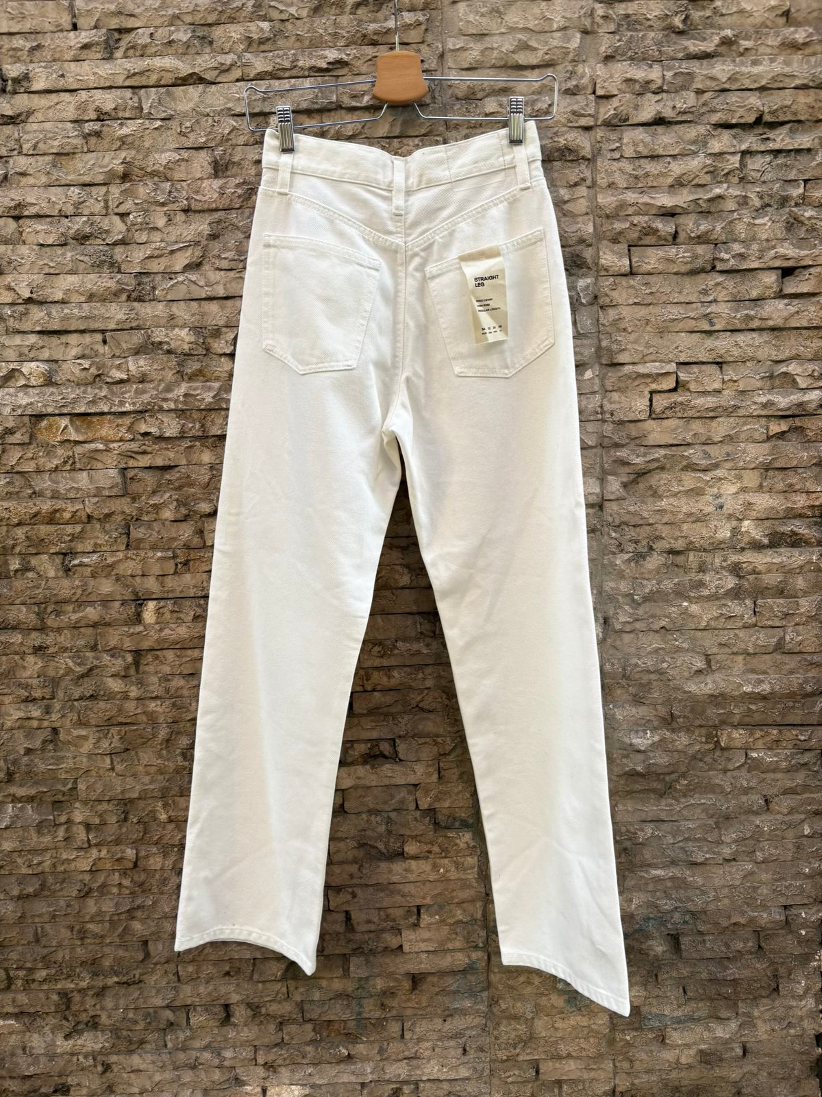 MASSIMO DUTTI. Denim recto blanco abotonado