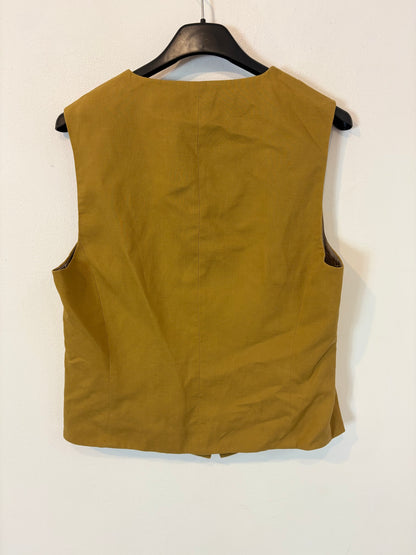 ZARA. Khaki buttoned vest Ts