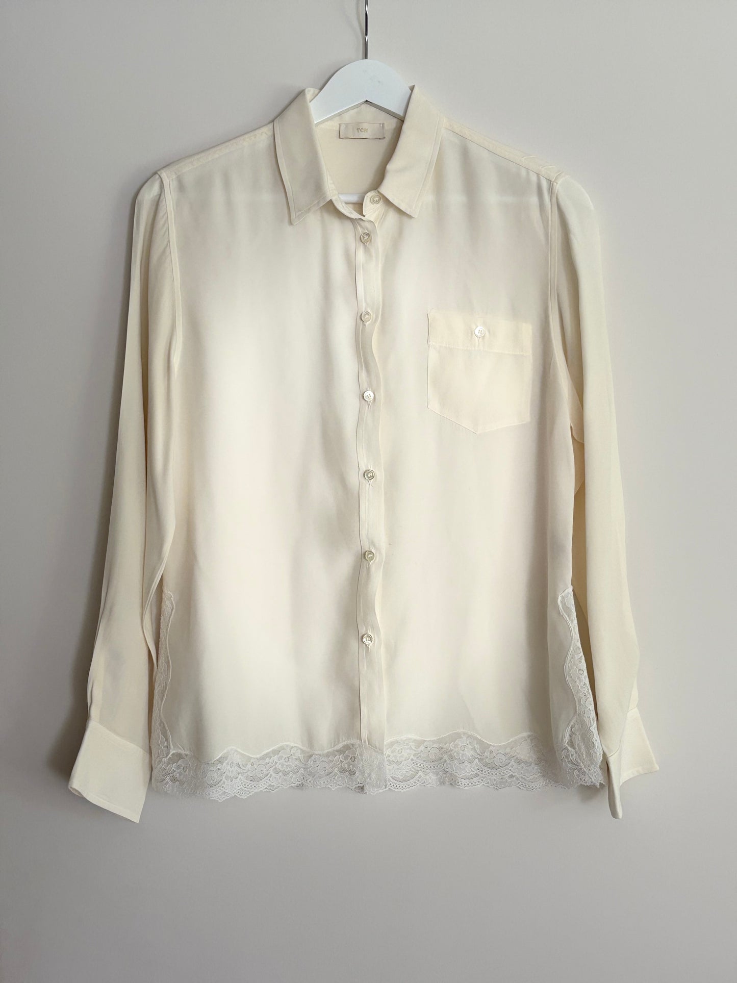TCN. Blusa seda encaje